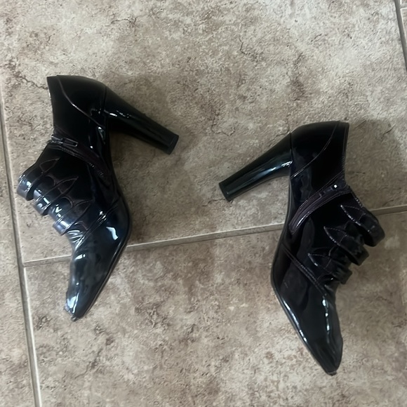 Via Spiga Size 8 1/2 Heels - Picture 4 of 5